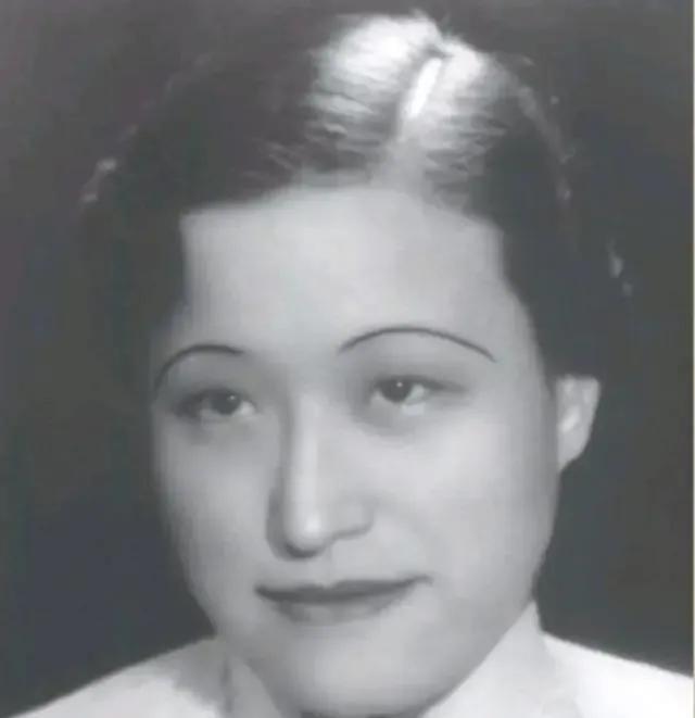 1941年，宋美龄出现在一女子家中，怒甩对方一巴掌大警告说：“离蒋先生远点！”谁