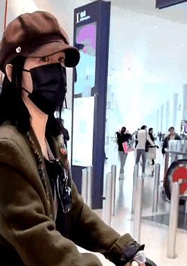 谢娜终于发狠了。她亲手撕开娱乐圈那张虚伪的体面脸，指着薛之谦的鼻子，为一个男人要