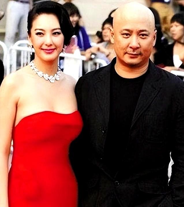 2011年，王全安全然不顾女友余男怀孕，私下约张雨绮吃饭，两人喝的有点多，为了张