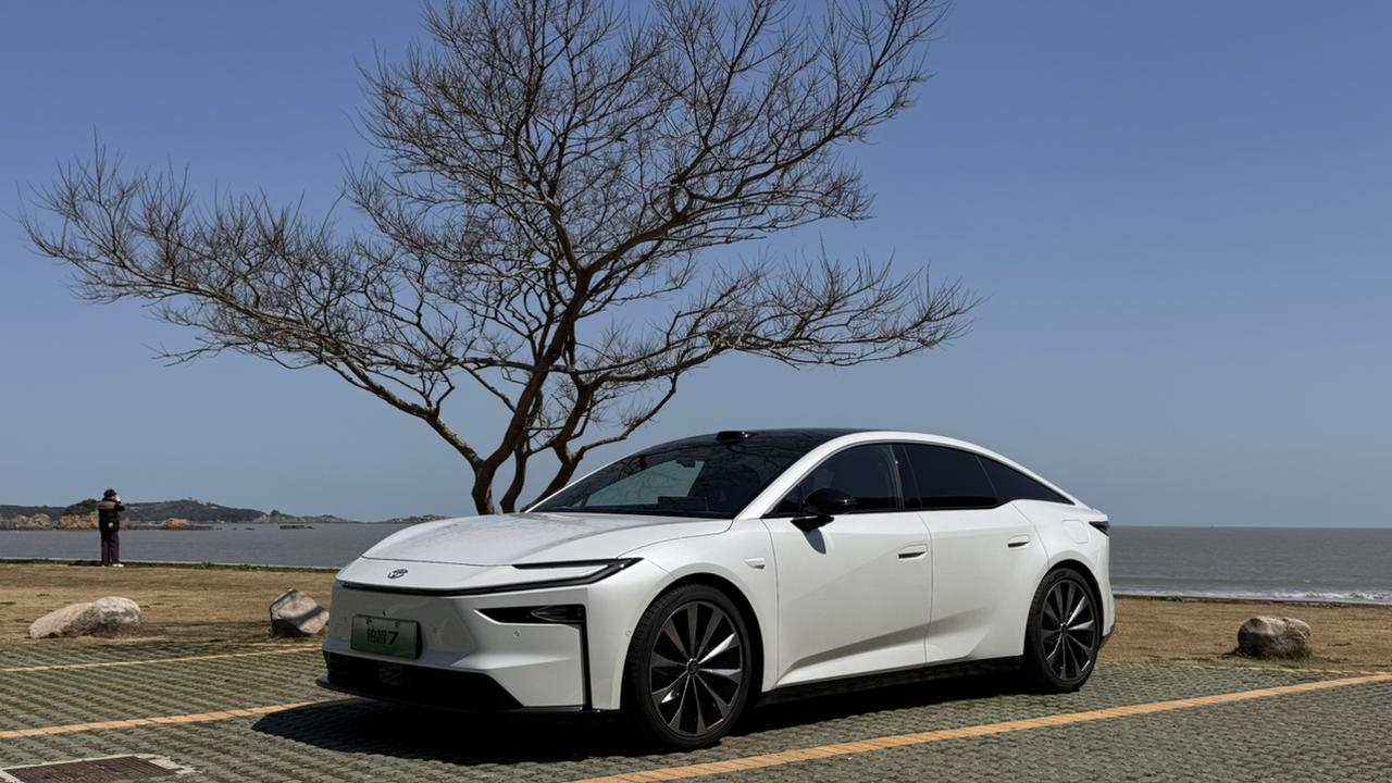 一切都很丰田，舒适动态符合丰田调性很船、很柔、很中庸，万金油的适应性，是合理的