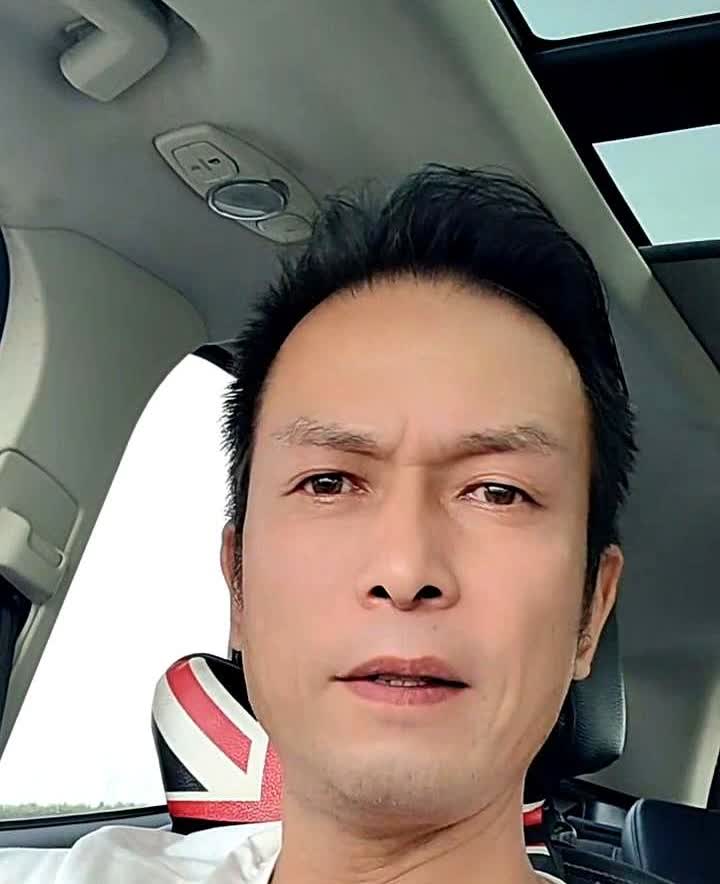 新车第二傻，贴车衣。买新车后的第二傻行为：贴车衣。有钱人可以划过