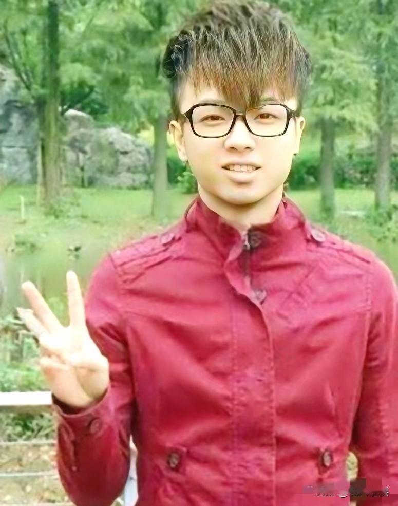 华晨宇，真是难以相信！华晨宇的成长之路是伴随争议的，从当初的选秀之星到现在的