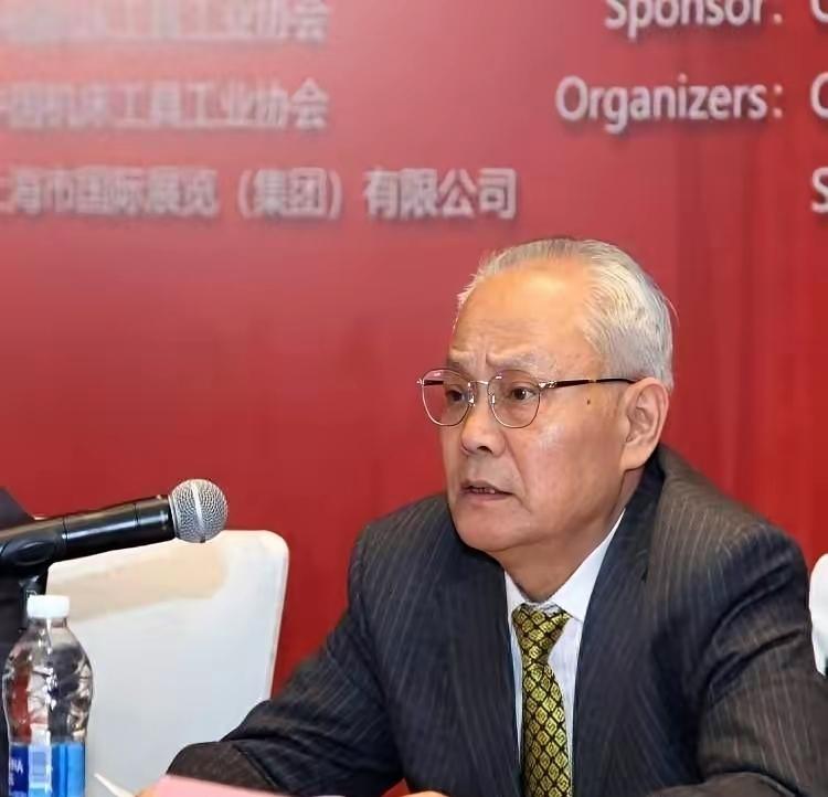 今天，日本高端机床管制新规正式落地。不少企业提前抢单，订单曾出现明显冲高。8