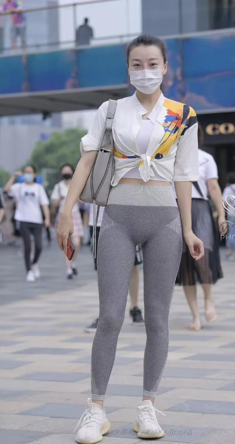 生活，总是在忙与闲中纠缠，更是舍与得的摇摆，压根没有什么上天注定，也是一场忠于人