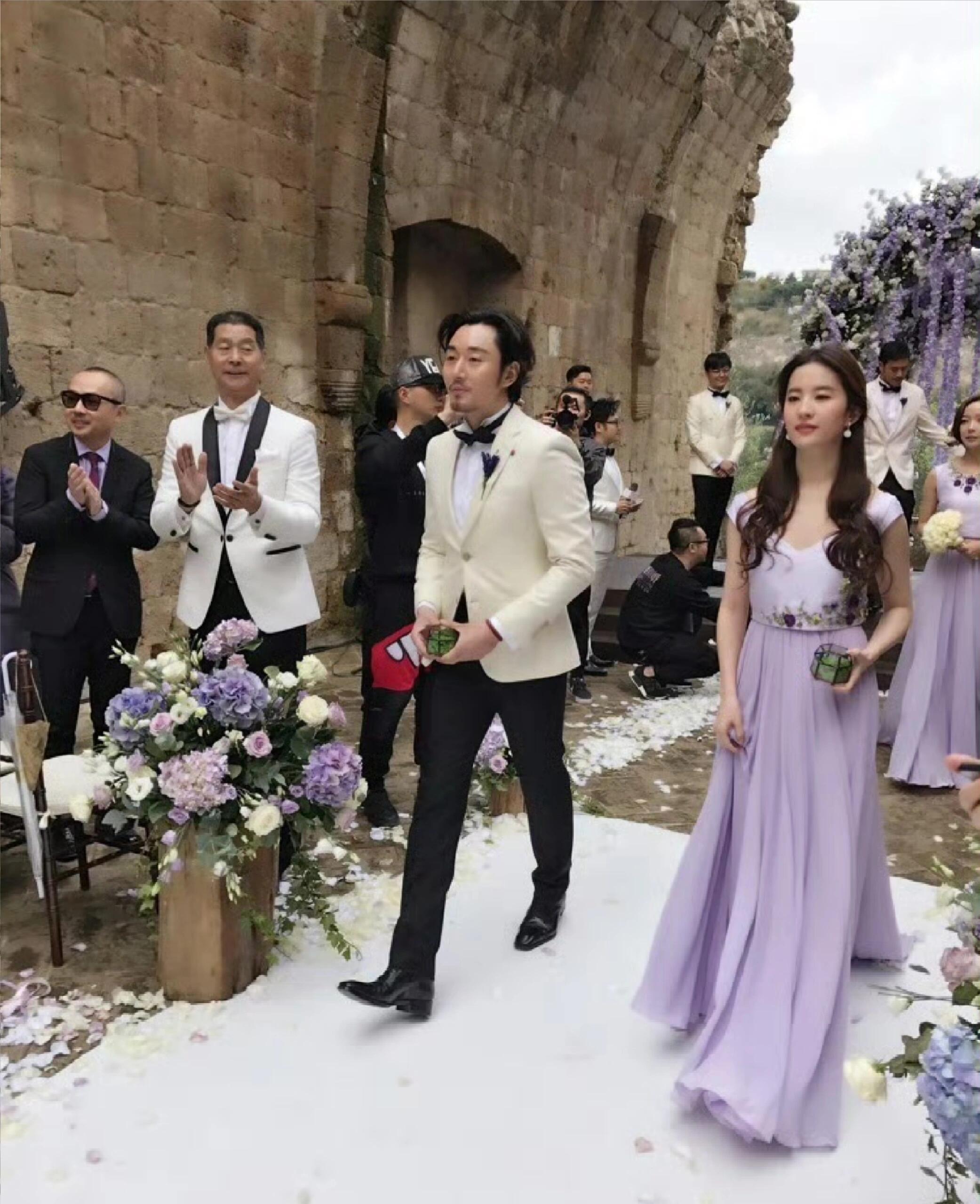 刘亦菲第一次当伴娘