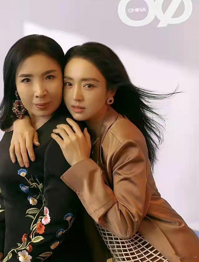 原来董璇女儿小酒窝更像外婆！​​​