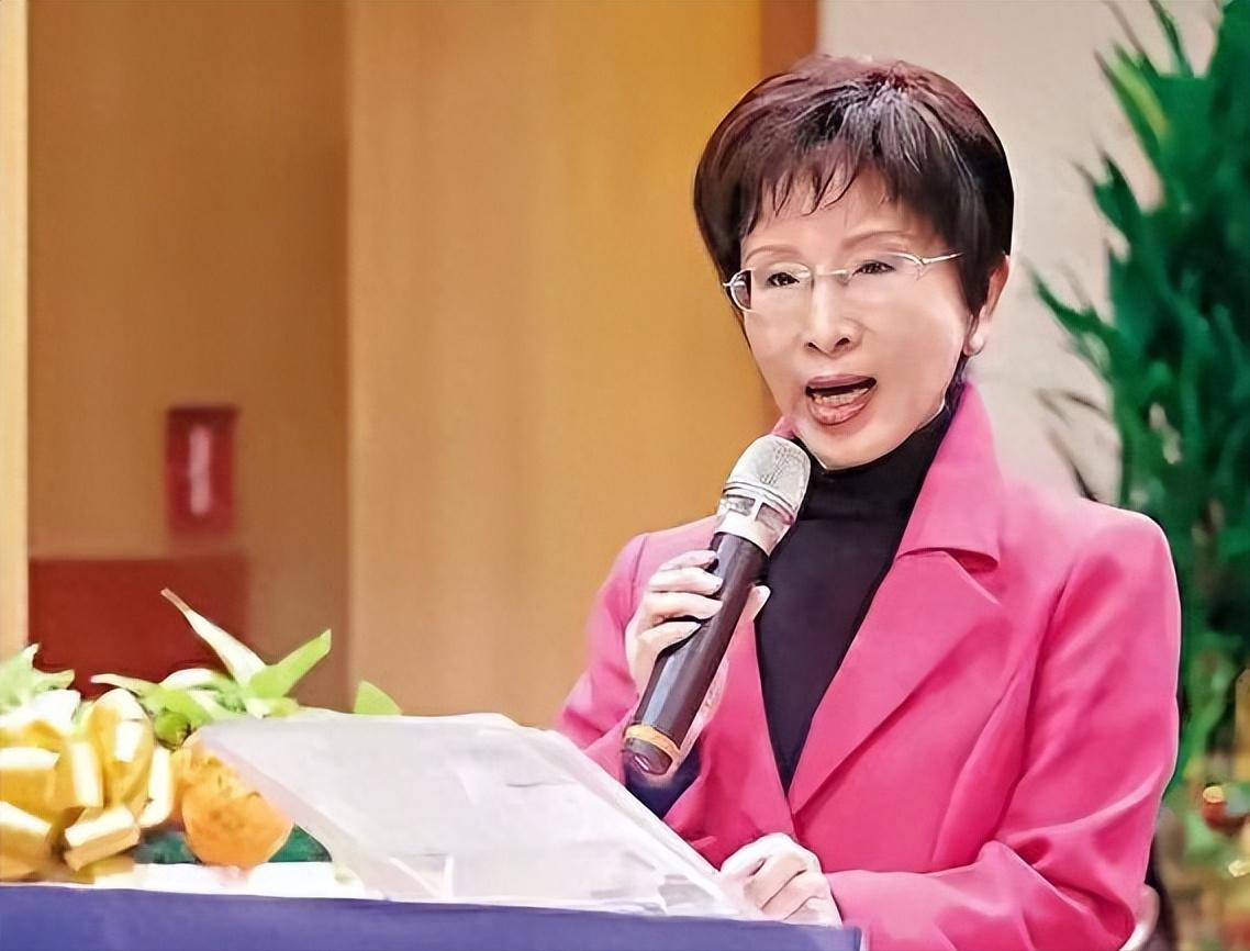 郑丽文前脚刚走，洪秀柱后脚就到了北京。有意思的是，她俩说的话，调门完全不一样。很