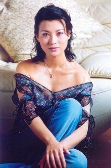 向来不爱夸人的陈道明当众说她就是自己心里的梦中情人，可她劝嫁给了当时圈内没半点名