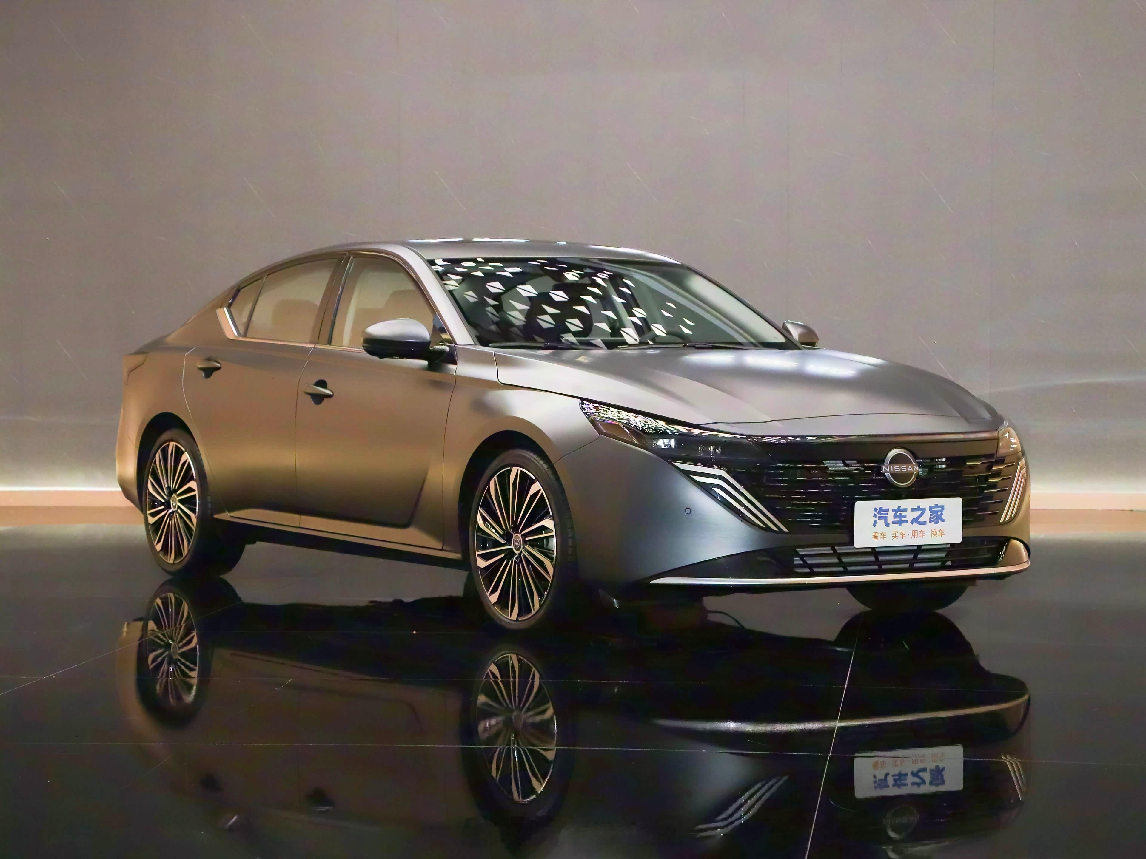 日产天籁·鸿蒙座舱版实车亮相，标配鸿蒙座舱5+华为15扬音响在广州车展期间上市指