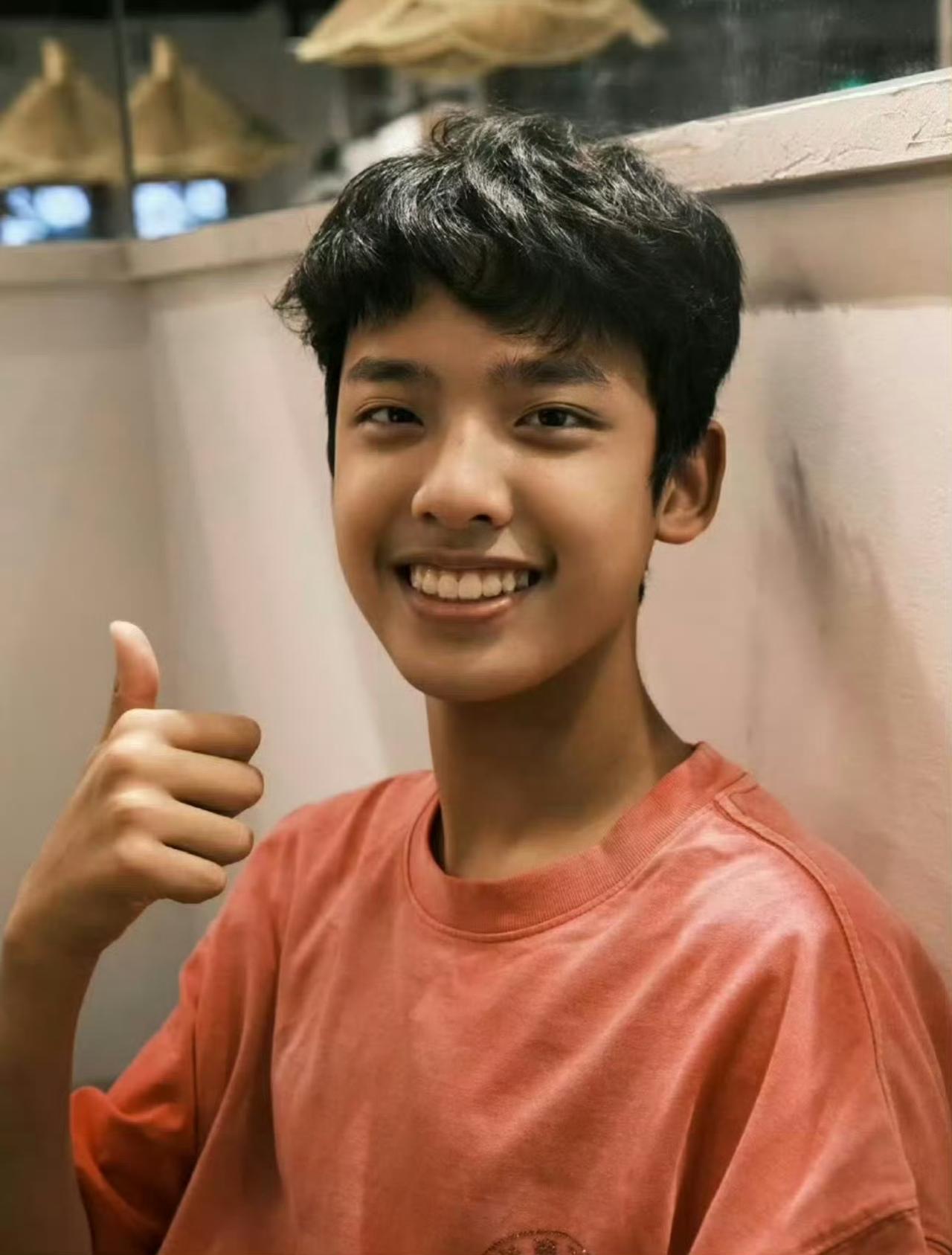 郭晓东16岁儿子这是挑错基因长了？虽说身高超180那叫一个高大，只可惜他却完美错