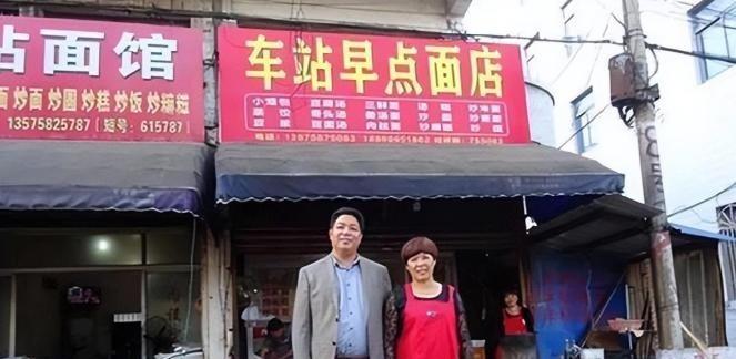 1993年，浙江，23岁女子走夜路，被3名男子尾随。女子吓得半死，男子却笑着说，