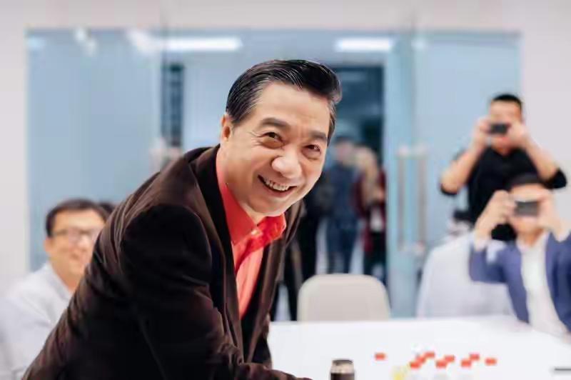 “局座”张召忠有新消息了！据“平谷融媒”9月26日消息，近期，“近光讲堂”迎