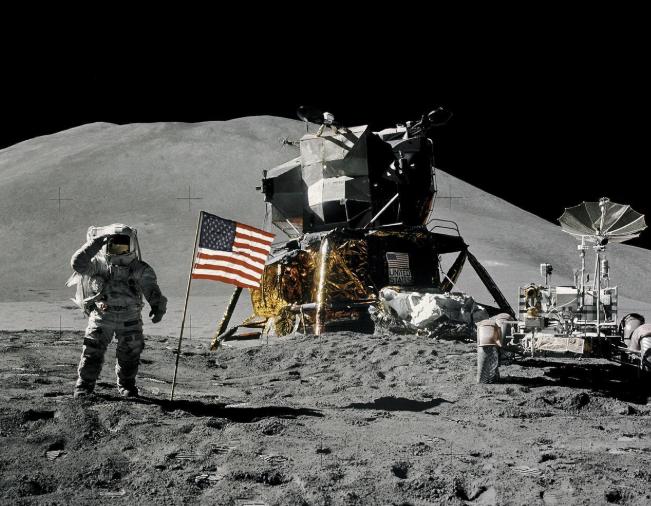 为何世界各国不再登月？当年美国宇航员在月球上，到底看到了什么？人类对月球的痴