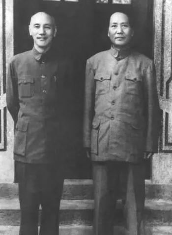 1945年，国共谈判之际，蒋介石提出让毛泽东执掌一省政务。毛泽东神色平静，缓缓问