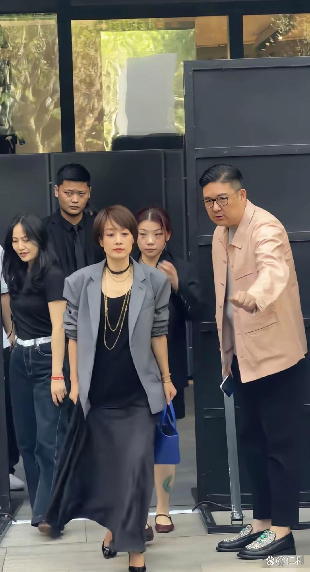 50岁的马伊琍现身上海出席活动颜值回春气场强大，年轻状态不亚于24岁赵今麦！​