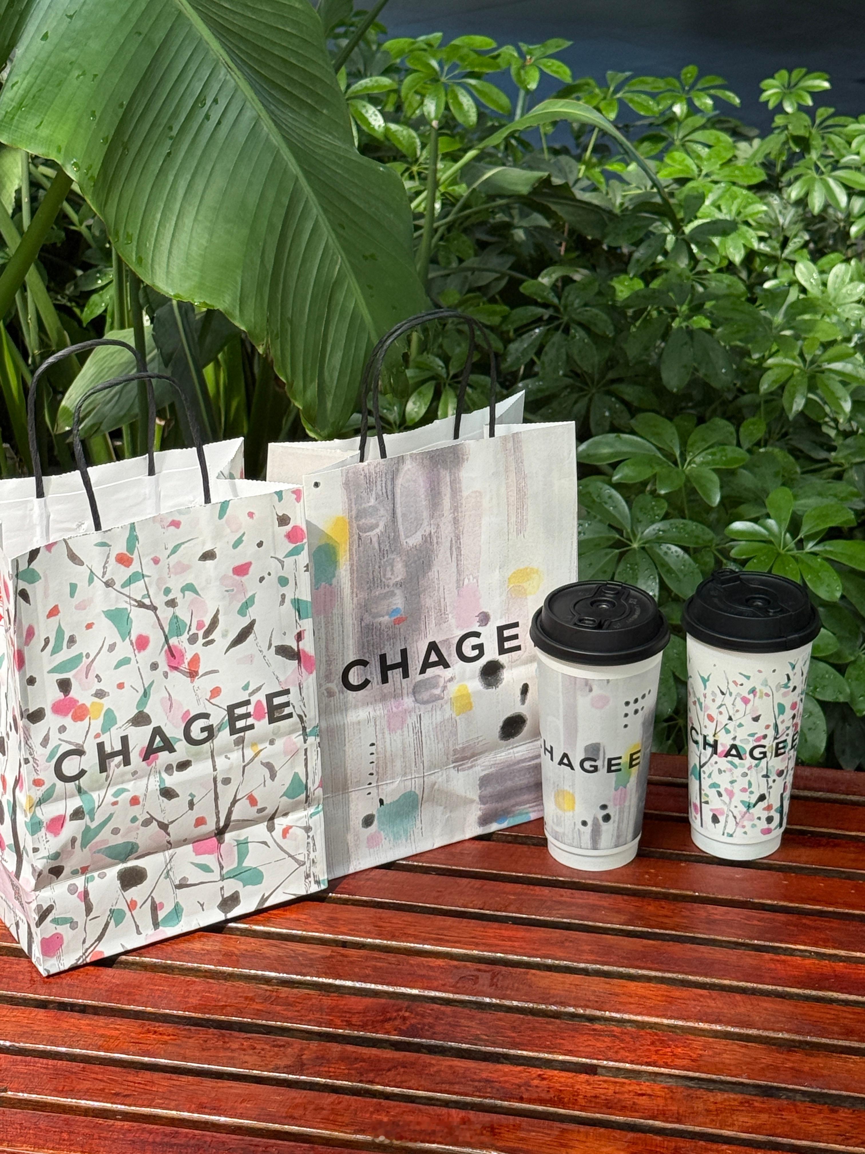 521国际茶日～一杯轻因茶致敬国际茶日霸王茶姬放大招了，推出了轻咖啡因新品「