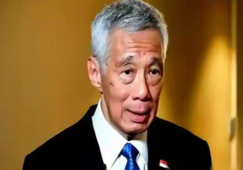 四十条巨轮，头都不回，直接绕过新加坡，奔着海南洋浦就去了， 新加坡那边，据说只