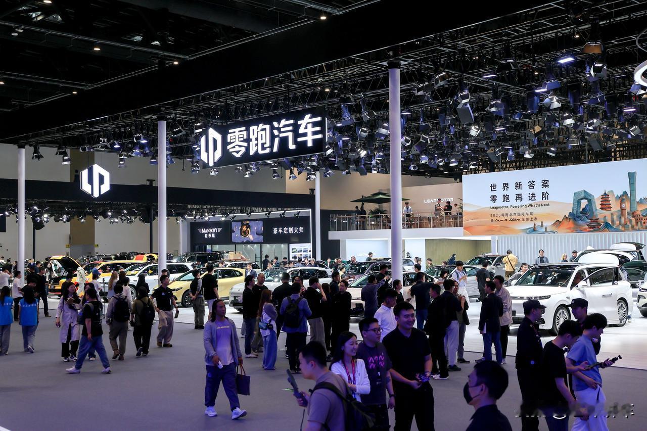 车长超5.2米还会"卖萌"？零跑D99北京车展高调亮相 本届北京车展，零跑汽