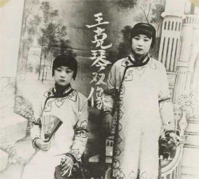 1917年，张勋的四姨太王克琴与他的副官有染，装疯卖傻逃离了张府。她后来竟坦露：