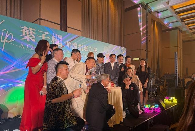 叶子楣超性感造型搞生日宴，众星拱照重现香港娱乐圈辉煌时期！90年代性感女星叶子