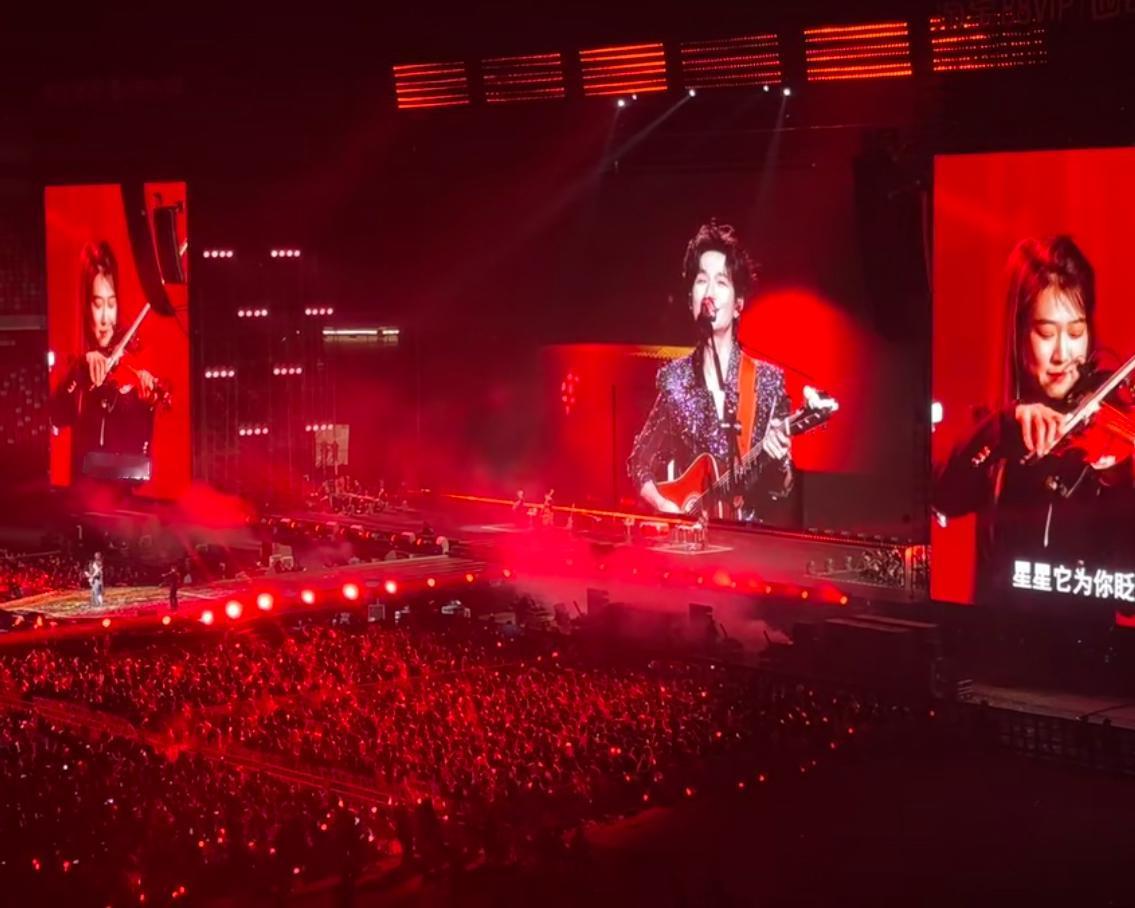 还得是歌王，一曲《姑娘》现场玩嗨了！陈楚生的两首solo无论是编曲还是演唱及互