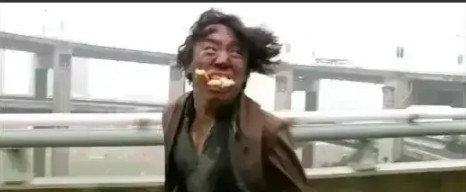 2006年，宁浩带着《钻石》的剧本去找刘德华投资，却听到刘德华说：“600万不行