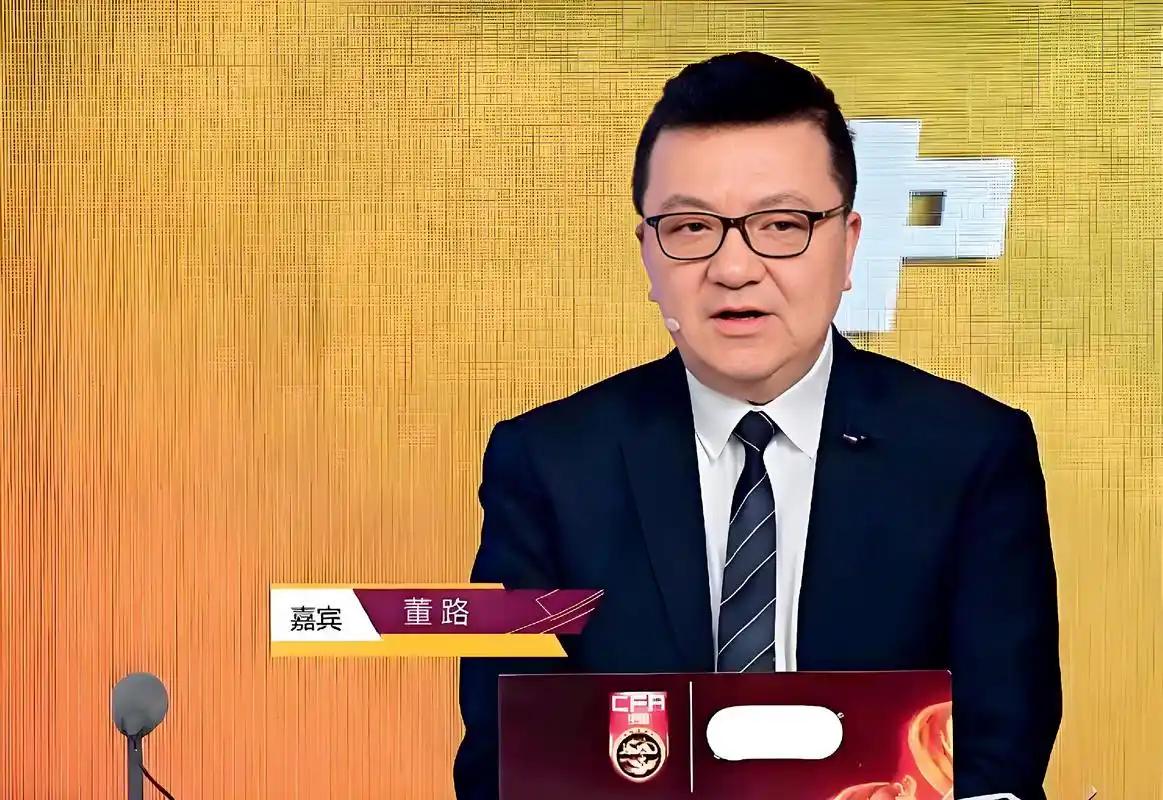 正面硬刚！董路刚斩获足球小世界杯冠军，孙继海就公开发难，吐槽这支队伍徒有噱头、纯