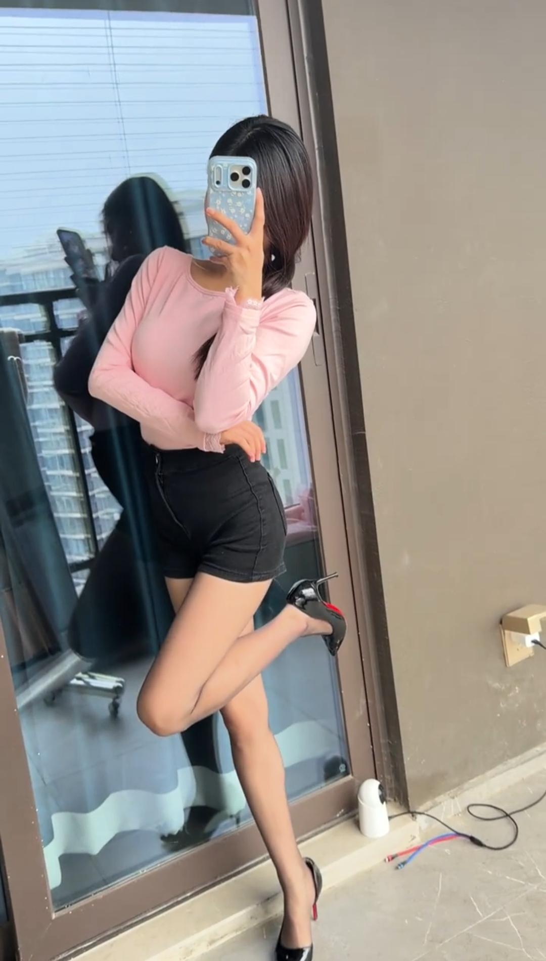 美女 穿搭 小姐姐 颜值 身材很哇塞