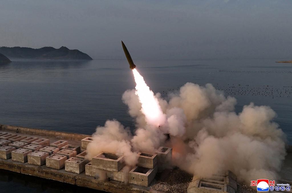 韩国军方紧急发布通报，5月26日下午，韩国军方紧急发布通报：下午1点左右，朝