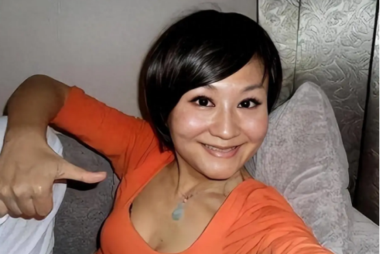 “在美国当狗，也比在中国当人强！”前央视主持人为了嫁给一位美国人，与中国网友撕破