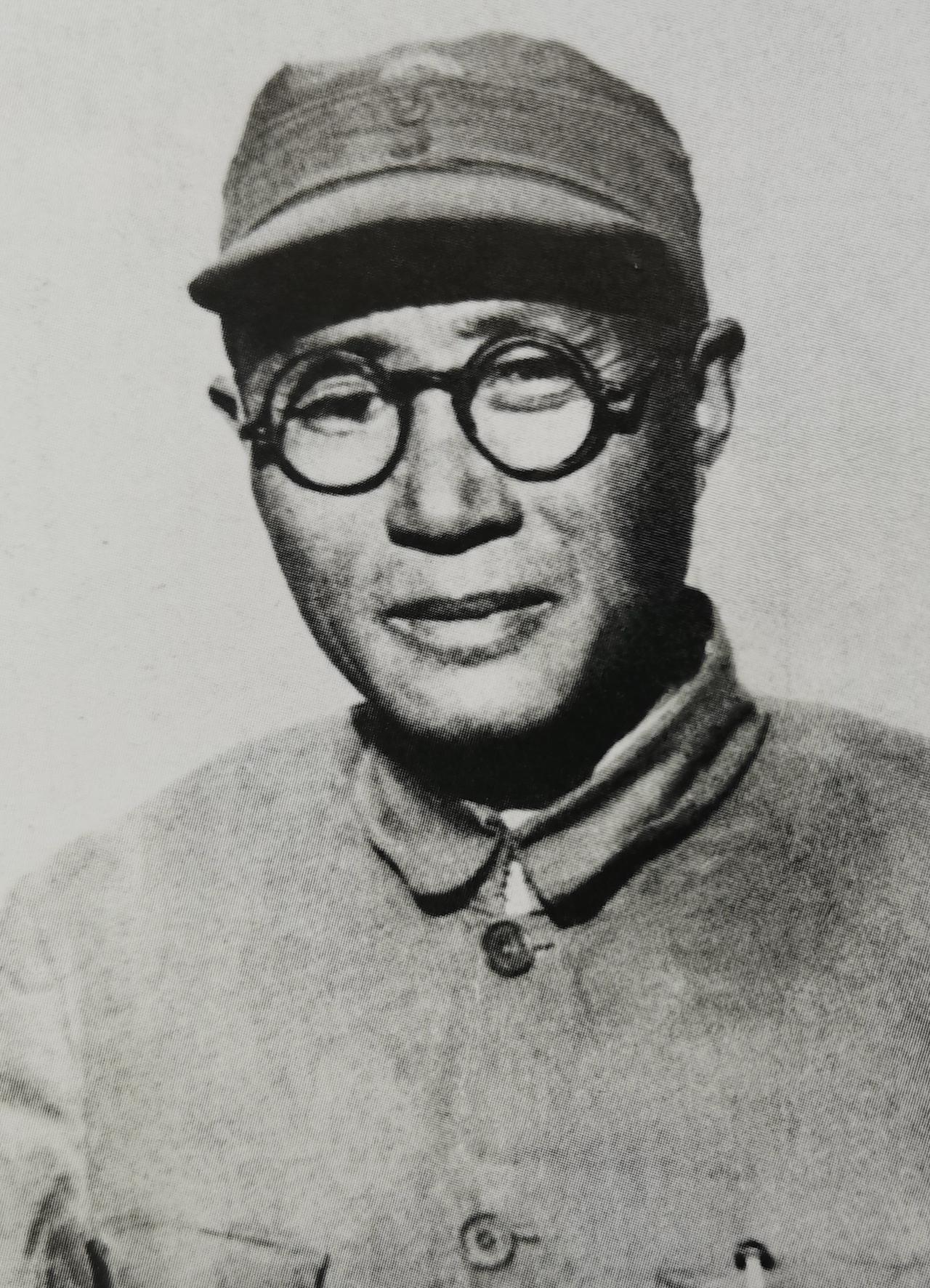 刘伯承得罪了李德，被免去了总参谋长职务，派到红五军团去当参谋长。刘伯承是遭受打击