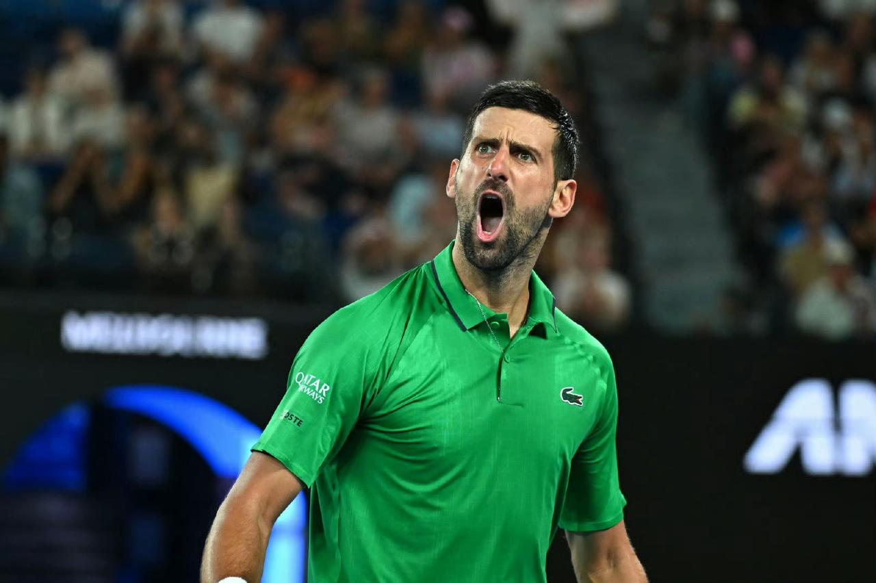 你敢信！德约3-2逆转击败辛纳，晋级2026澳网男单决赛！终结对后者五连败的同时