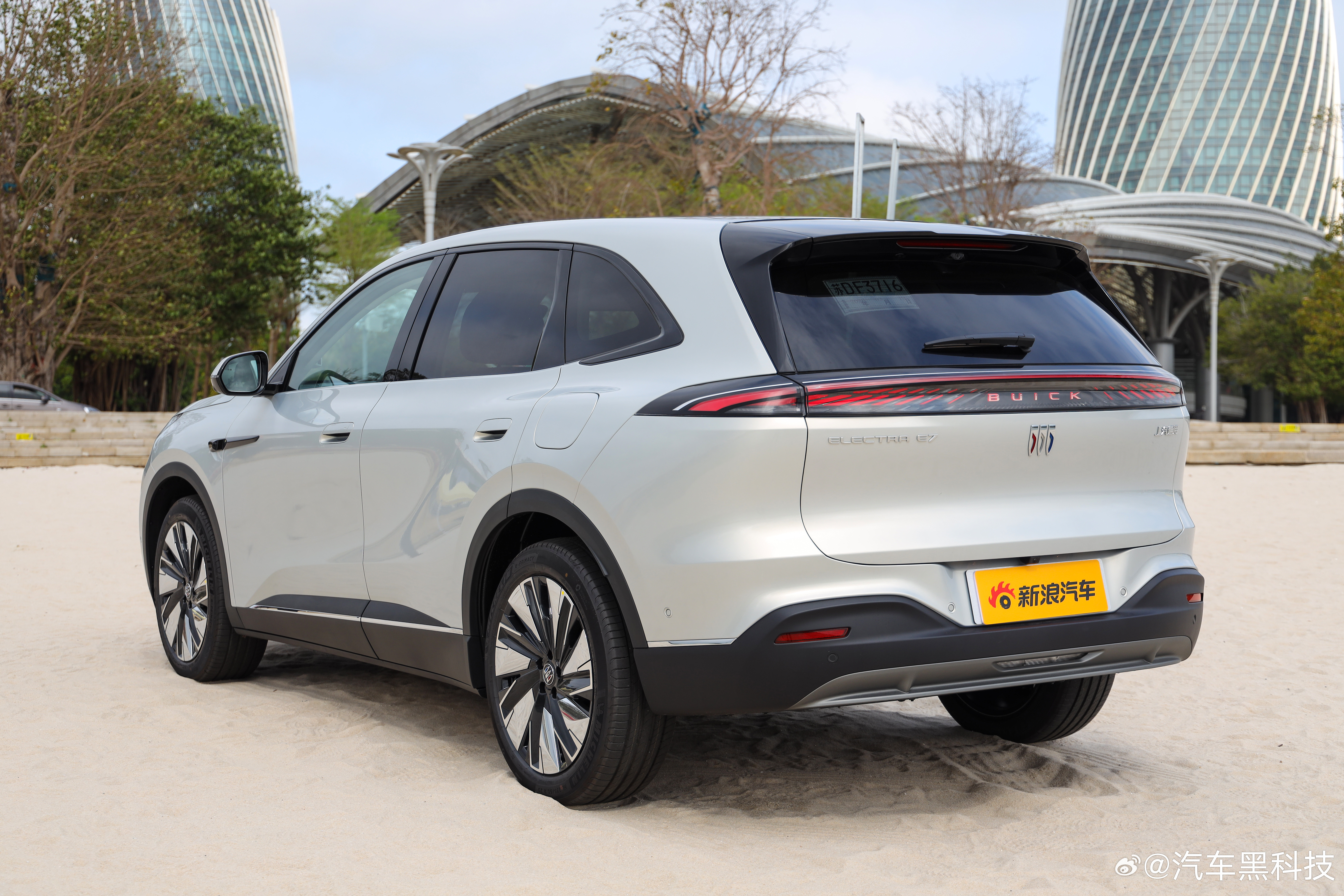 带着问题去试车别克至境E7定位于新能源大五座SUV，20万的价格能给到你40万