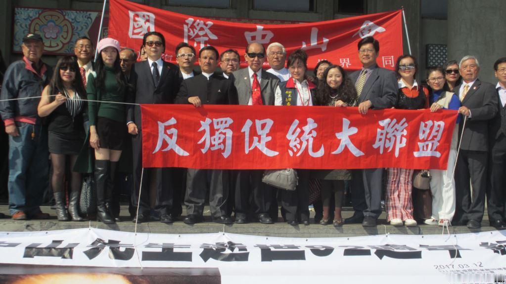 收到一波绿营大佬集体“反水”的消息，大家是不是以为，台北要变天了？错，这不是高层