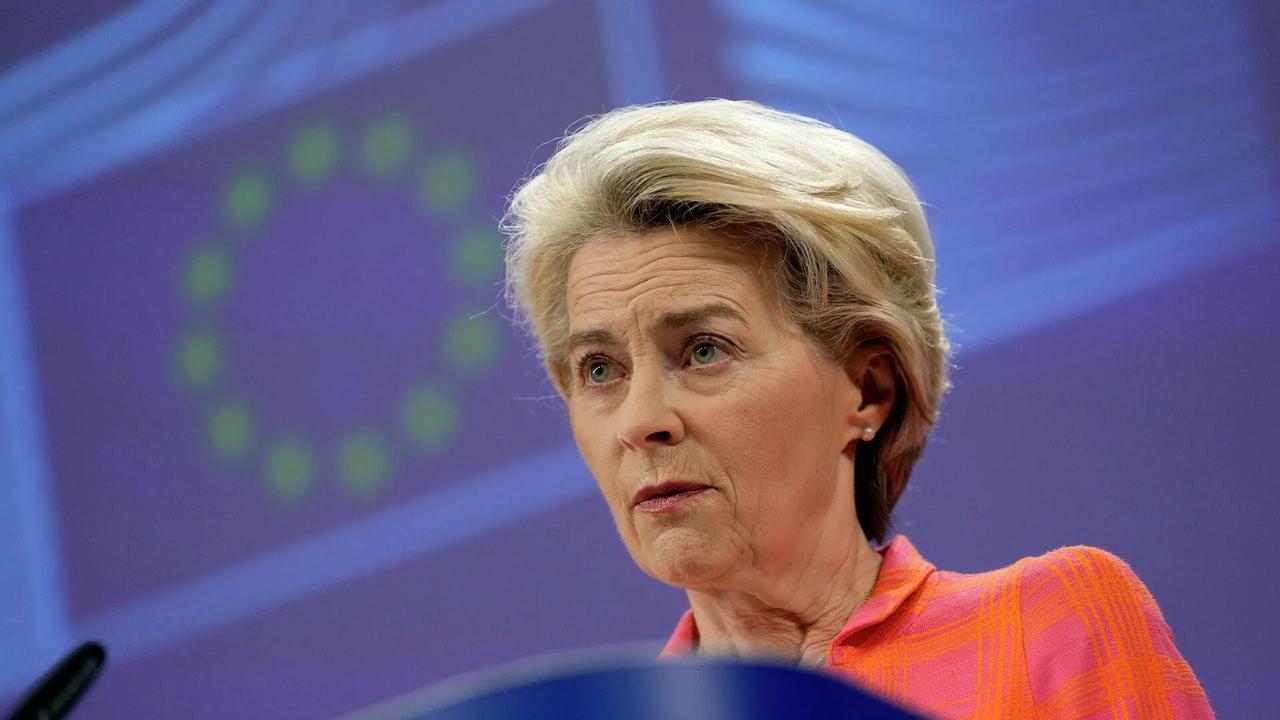 土耳其记者当面嘲笑欧盟主席冯德莱恩无知，之因冯德莱恩在演讲中竟把土耳其当成了对手