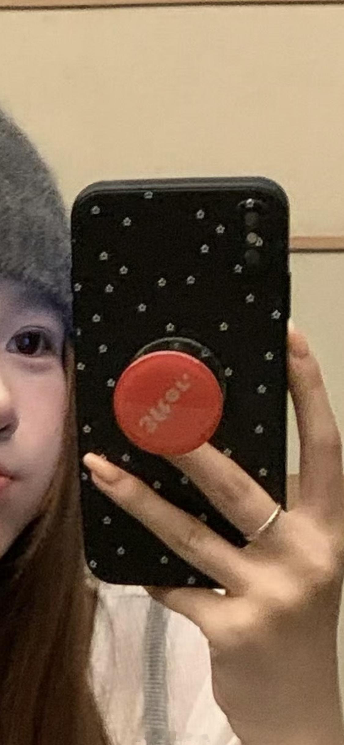 刷到一个好看的小姐姐还在用iPhoneXs！​​​