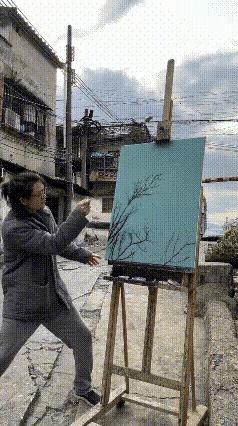 艺术家摔摔打打就完成一幅画，是因为他胸有成竹。