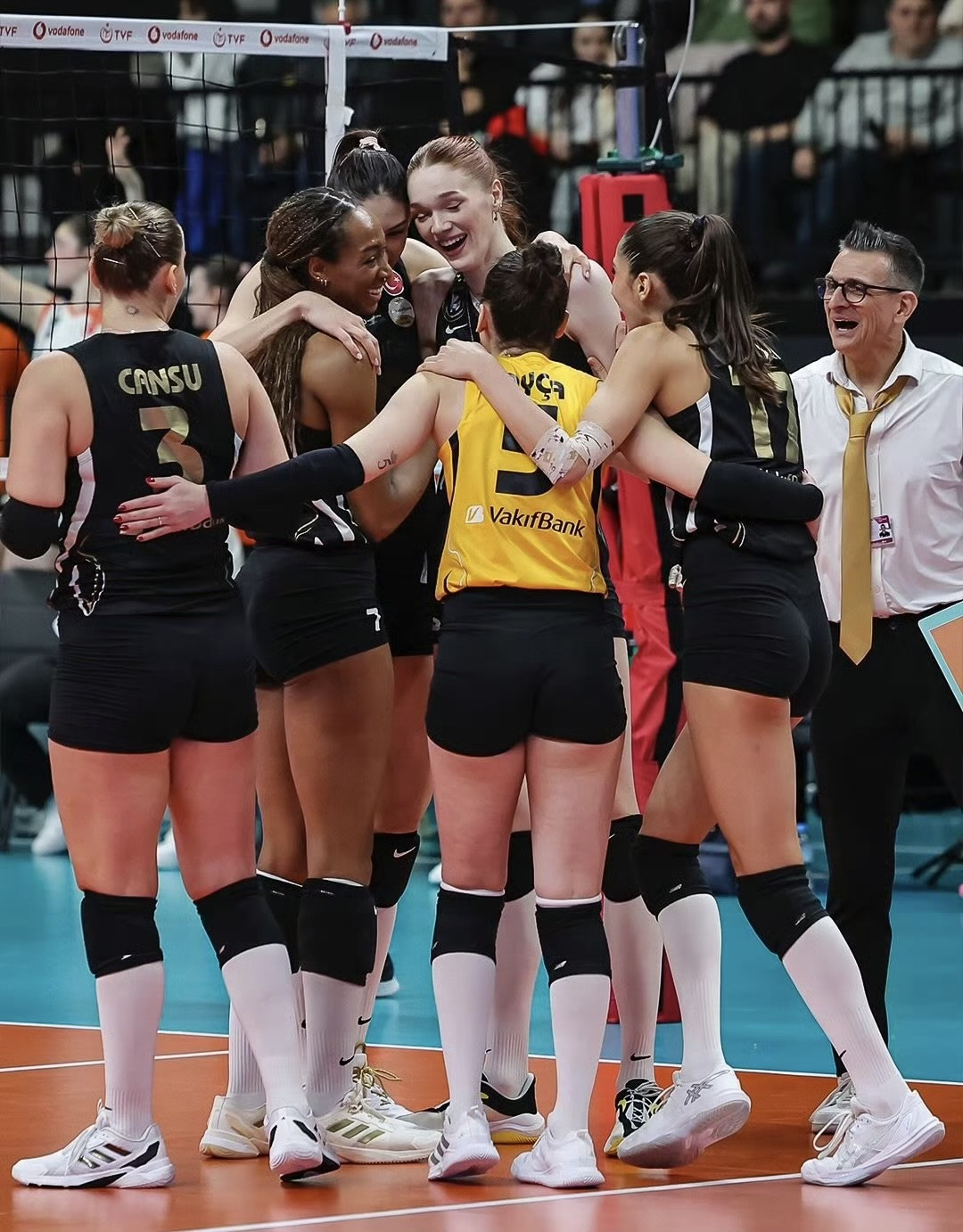 瓦基弗银行女排进欧冠决赛？