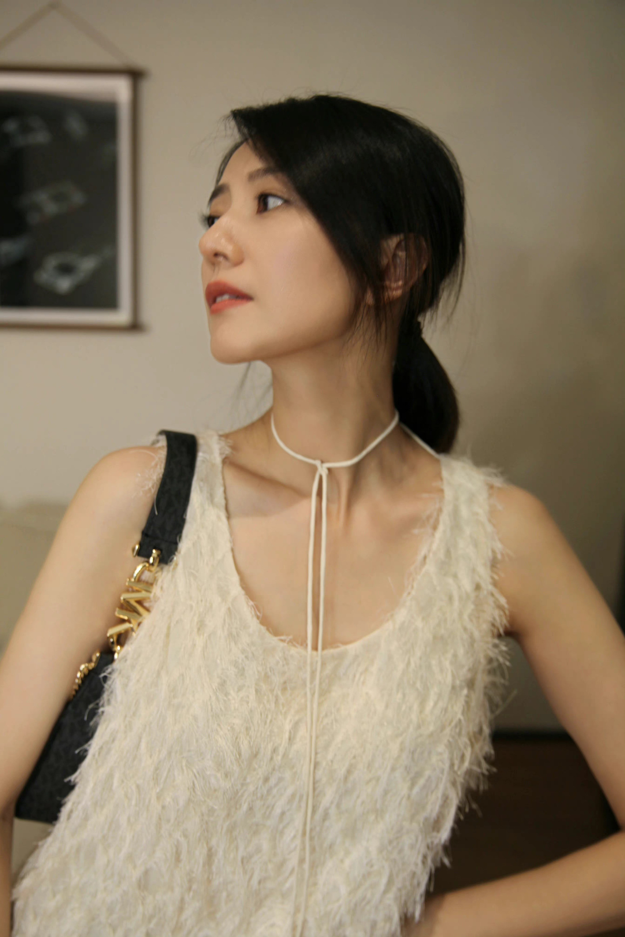 谁还没被奶茶袋通勤狠狠戳中过？高圆圆最近刷到好多人说用奶茶袋当通勤包，结果掏东