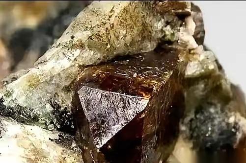 藏了这么久的门道，今天总算看明白了！咱们国家军工能突然“支棱”起来，秘密到底在哪