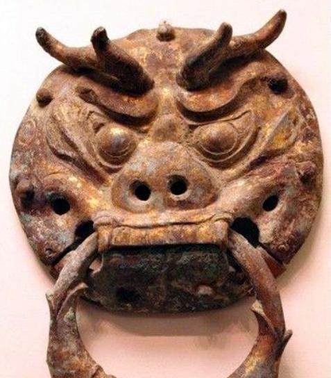 1943年，四川一位男子凌晨五点醒来，发现妻子又不见踪影，顿时心乱如麻，正要出去