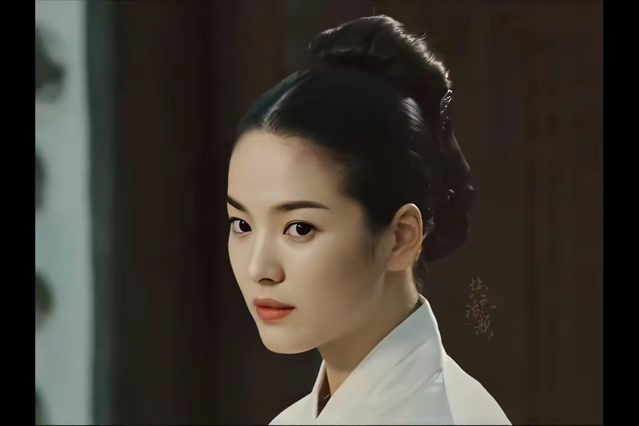 宋慧乔韩剧的顶流明星至今在韩圈无人超越无论是她的美貌还是演技堪称韩剧的里