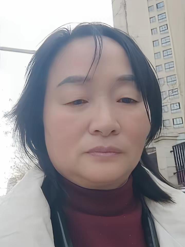 我现在手头空，几十块都难凑，今年51岁，失业一年多了。之前试过送快递，凌晨五点出