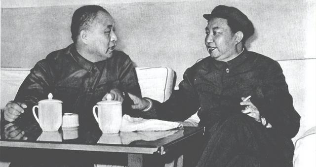 1969年，党的九届一中全会召开，会议开始之前，秘书处将政治局委员和候补委员的候