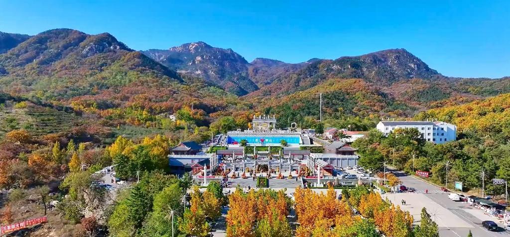 ​​告别深秋的浓墨重彩迎来初冬的清冽雅致秋末初冬的沂蒙山正酝酿着最动人的模