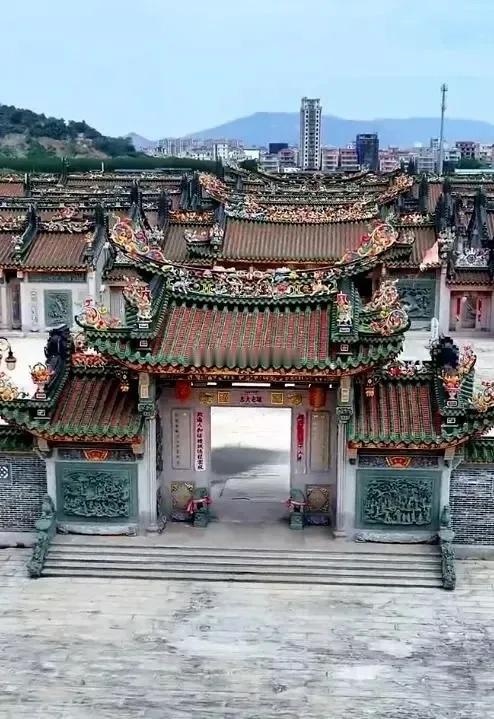 潮汕英之园为何快速被拆除呢潮汕英之园被拆，看似是家族保护不力，实则是违建的必然