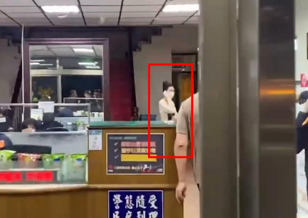 真的是她吗？当年她也在警局？