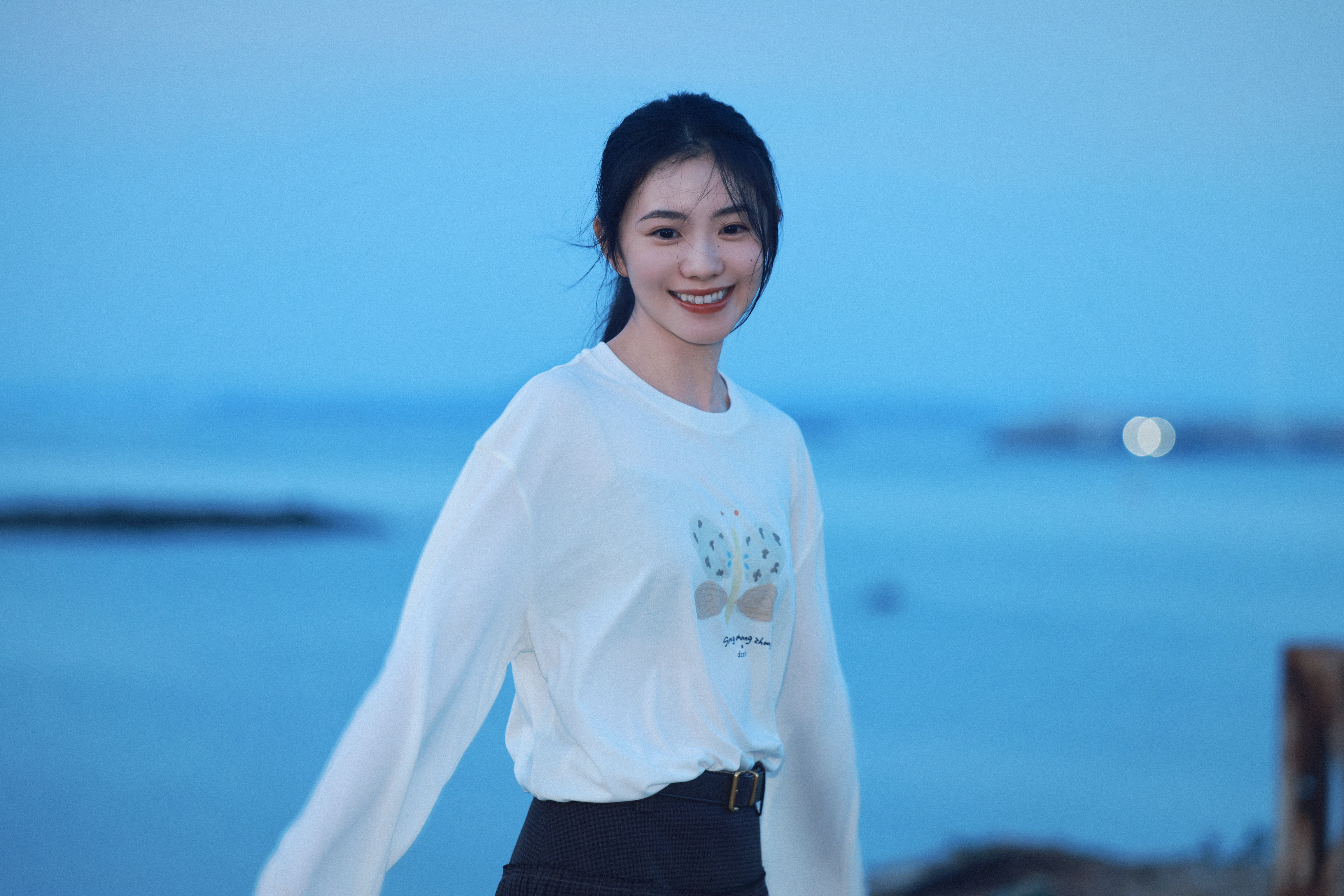 #刘浩存#记录小存邂逅的蓝调时刻🌊一望无际的蓝色，是治愈一切的代码。​