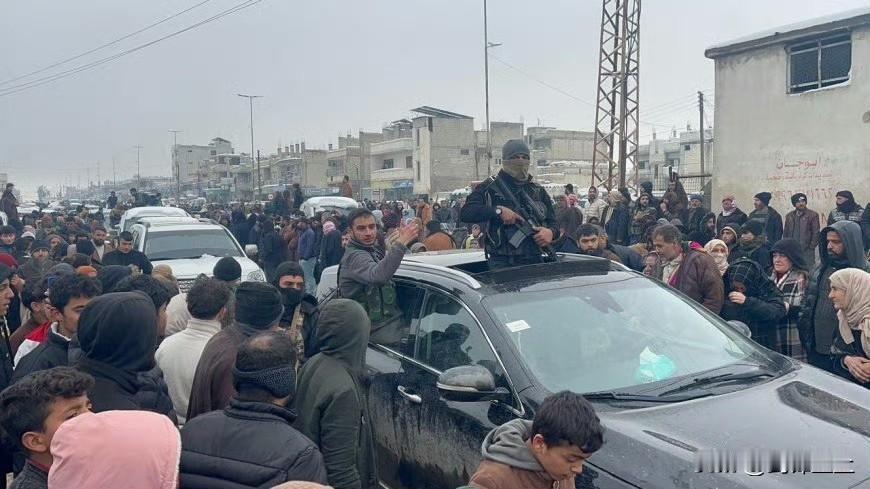 从各处逃亡过来的库尔德人再次聚集在科巴尼库尔德人又将迎来一次科巴尼保卫战只不