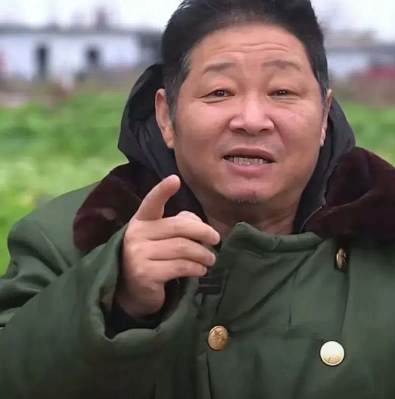 本来可以卖冒牌土鸡闷声发大财的赵亮（三德子）这回可真的坐不住了。因为给浙江胖都来
